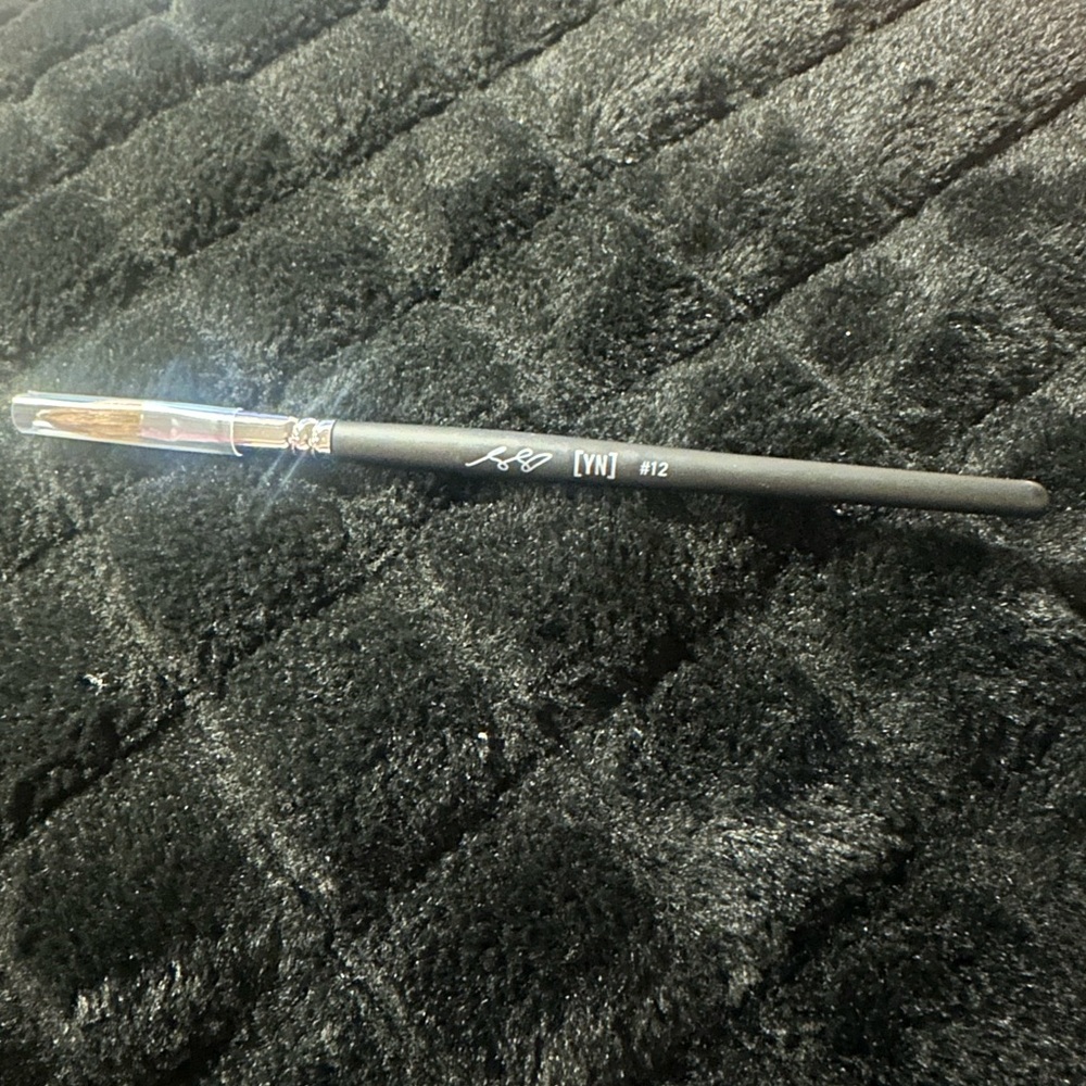 YN Nails Greg’a signature brush
